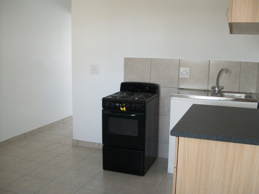 To Let 1 Bedroom Property for Rent in Peerless Park East Western Cape